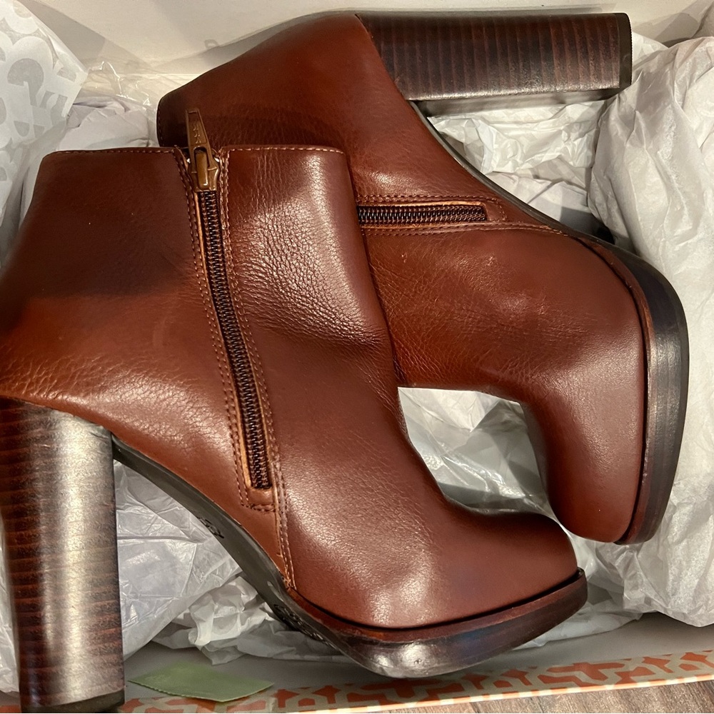 Gianni Bini booties